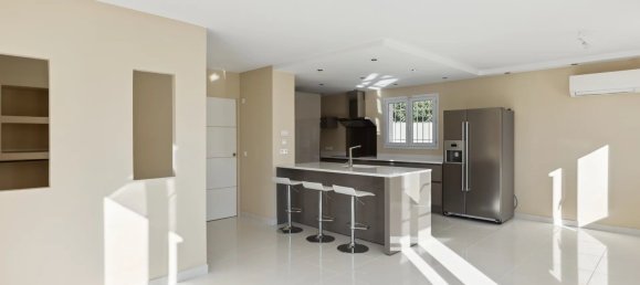 5 bedrooms Villa in Var, France No. 1978 3