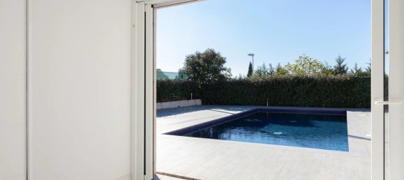 5 bedrooms Villa in Var, France No. 1978 2