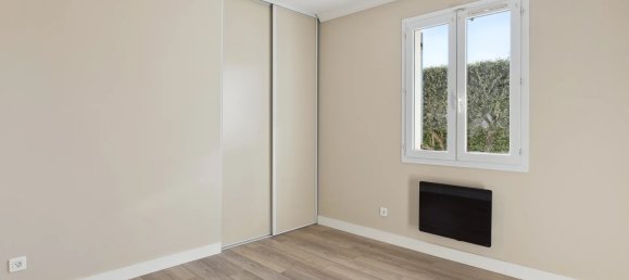 5 bedrooms Villa in Var, France No. 1978 8