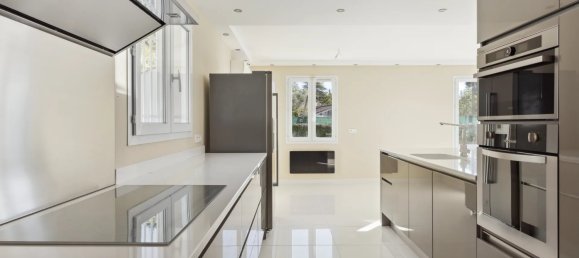 5 bedrooms Villa in Var, France No. 1978 6