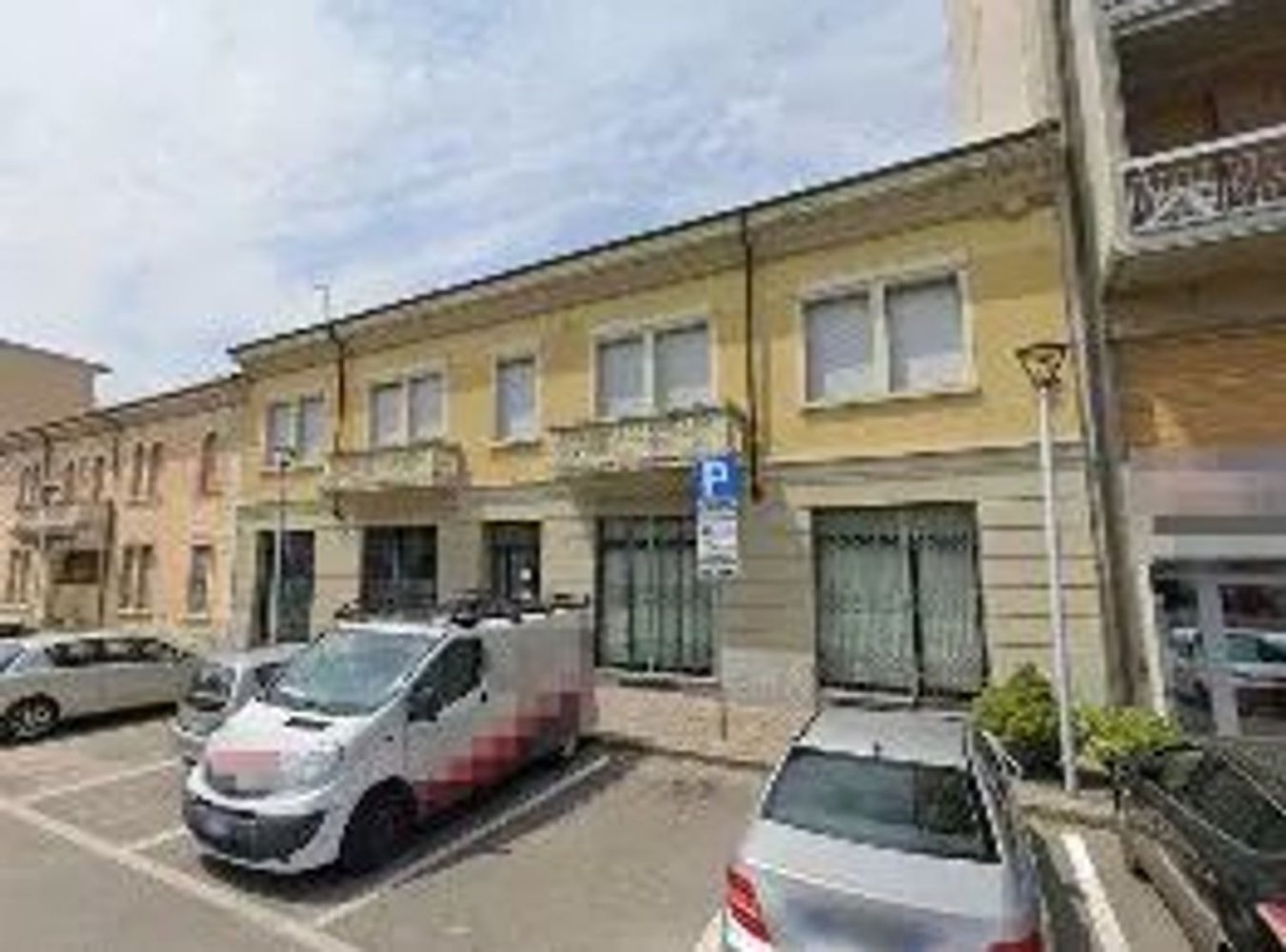 95m² Office in Broni, Italy No. 84409
