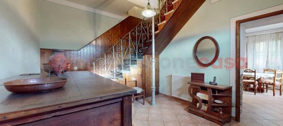 6 rooms House in Barga, Italy No. 137587 2