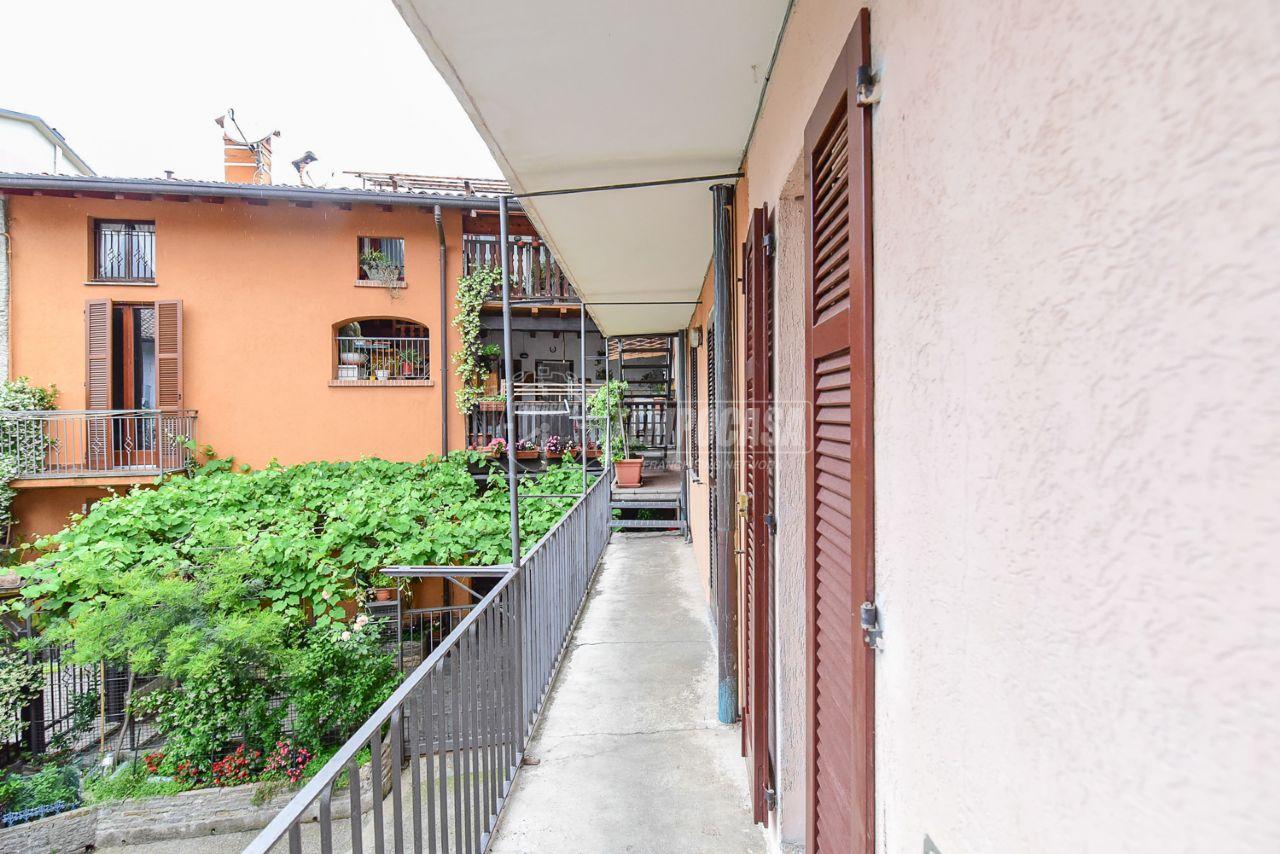 2 rooms Apartment in Canzo, Italy No. 40308