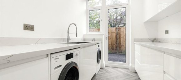 5 bedrooms House in Whetstone, United Kingdom No. 6674 8