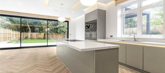 5 bedrooms House in Whetstone, United Kingdom No. 6674 7