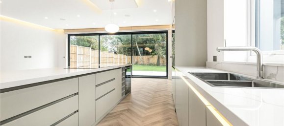 5 bedrooms House in Whetstone, United Kingdom No. 6674 5