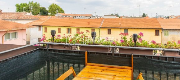 Dúplex de 3 habitaciónes en Magnago, Italy No. 299037 23