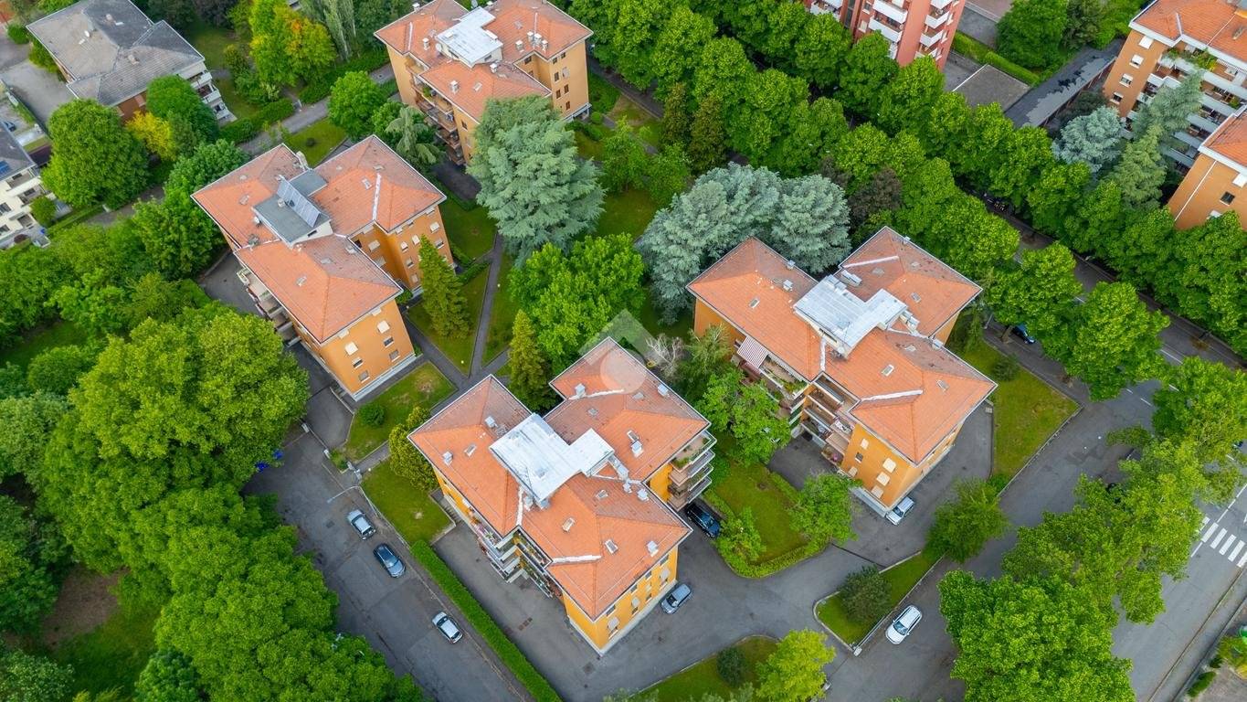 3 bedrooms Apartment in Parma, Italy No. 398071