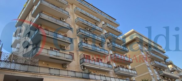 3-salle Appartement à Rome, Italy No. 201105 3