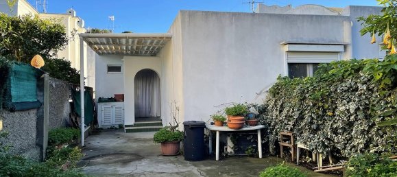 5 rooms Apartment in Capri, Italy No. 111220 5