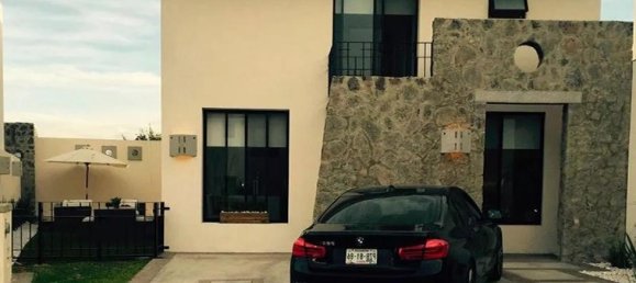 3 bedrooms House in El Marques, Mexico No. 188952 2