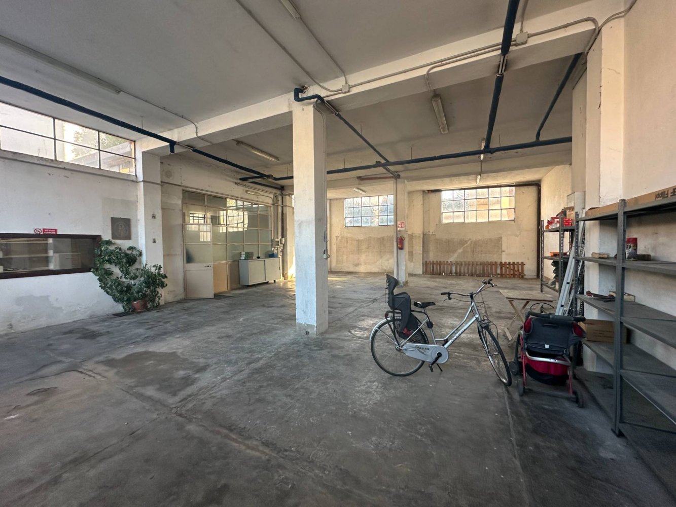 280m² Warehouse in Gorle, Italy No. 324932