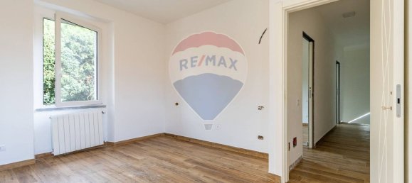 Casa de 4 divisões em Desio, Italy N.º 297011 16