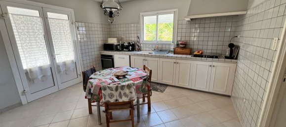 3 bedrooms House in Saint-Saturnin-les-Avignon, France No. 361053 3