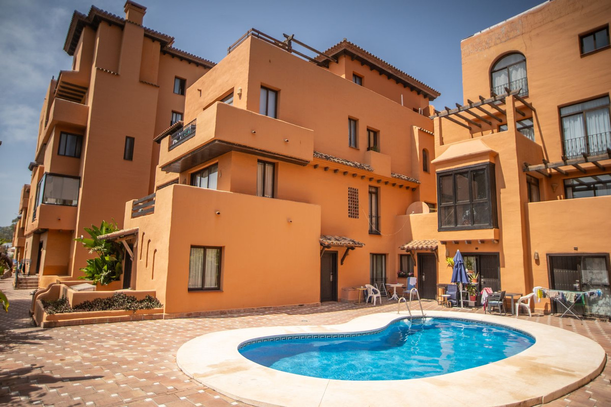 2 bedrooms Apartment in Estepona, Spain No. 204120