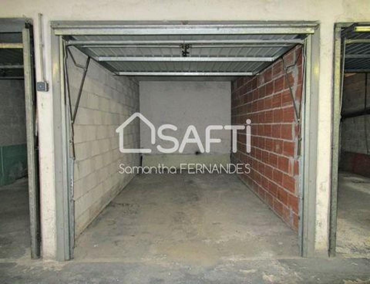 12m² Shop in Saint-Tropez, France No. 18459