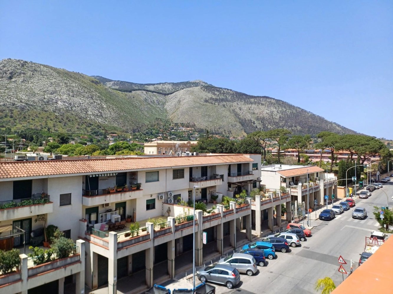 8 rooms Apartment in Palermo, Italy No. 307601