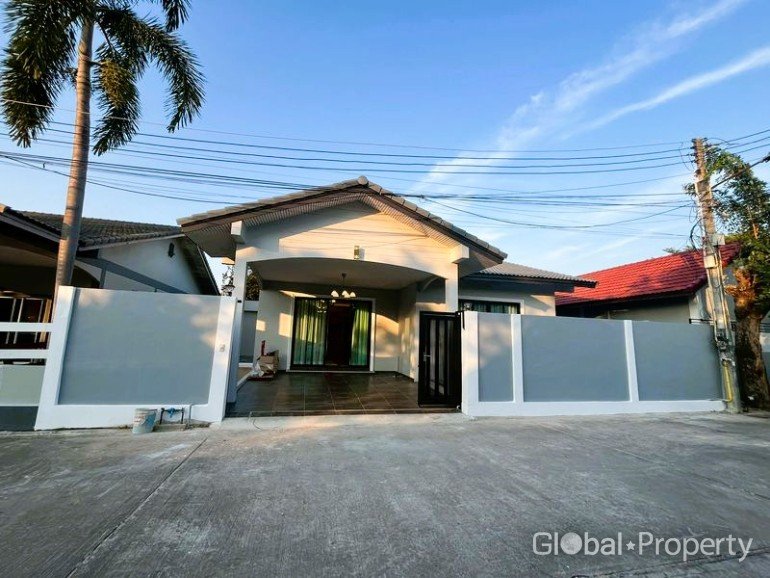 3 bedrooms House for sale in Pattaya, Chonburi, Eastern Thailand, Thailand № 163459