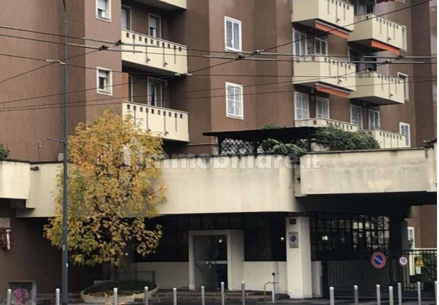 3 rooms Apartment in Milan, Italy No. 394289