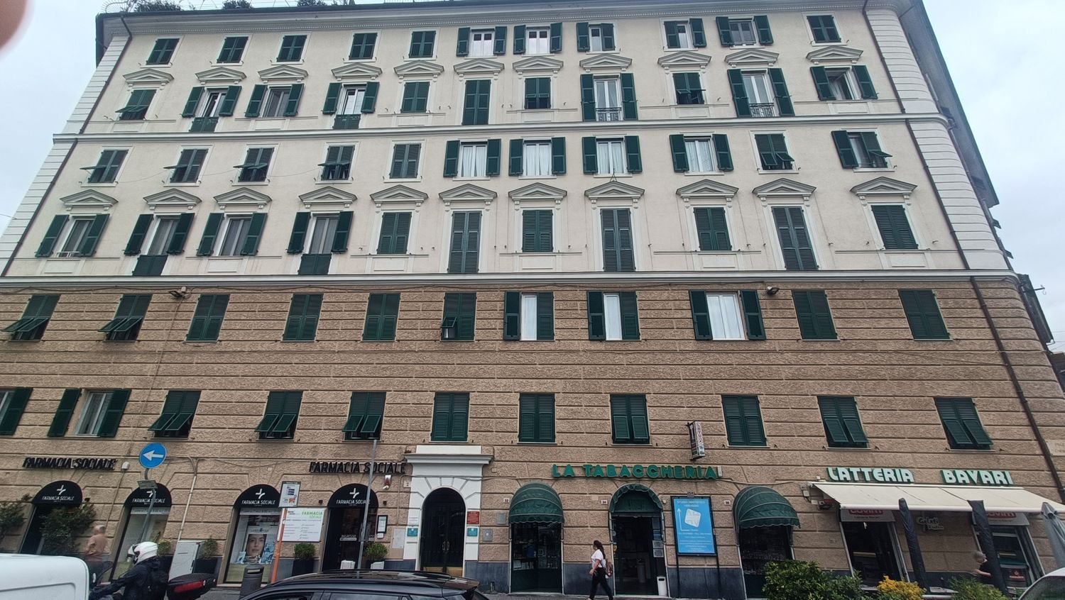 7 bedrooms Apartment in Genoa, Italy No. 401195