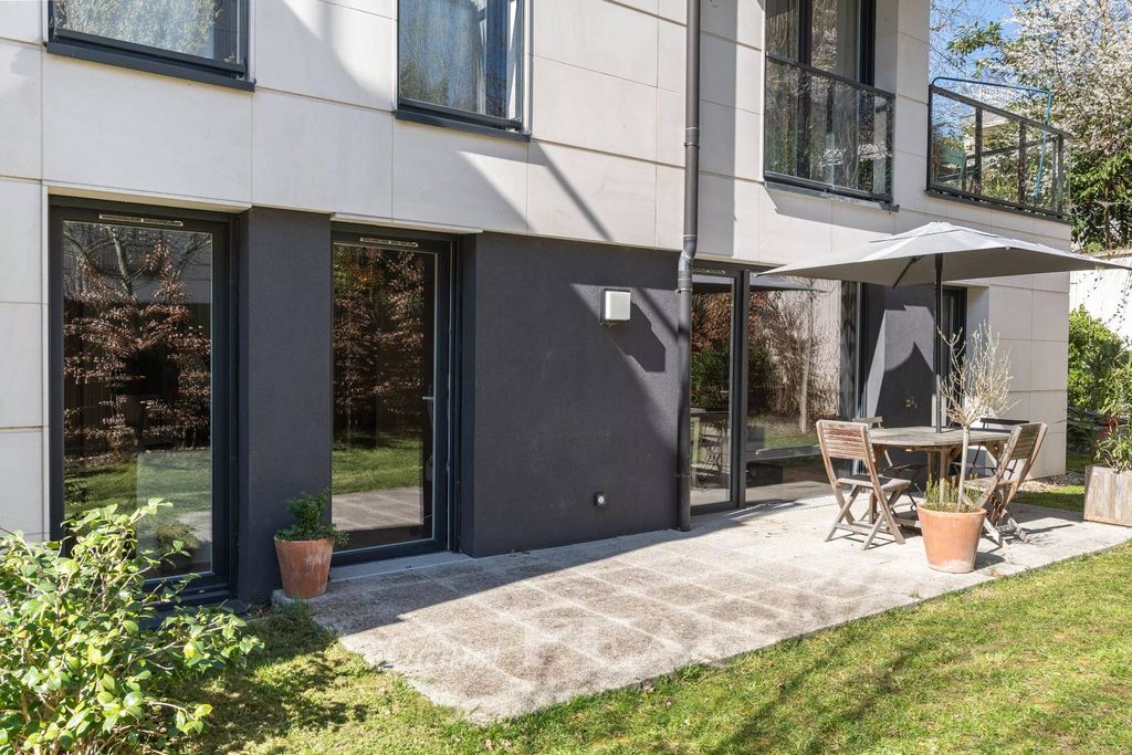 Квартира с 4 спальнями в Сен-Клу, Франция № 121868