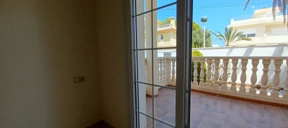 4 bedrooms House in Cabo Roig, Spain No. 185957 10