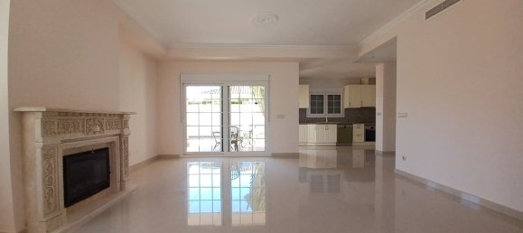 4 bedrooms House in Cabo Roig, Spain No. 185957 2