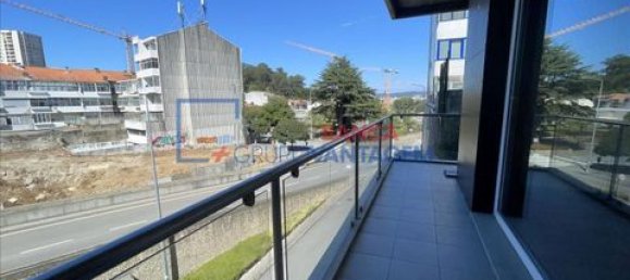 3 bedrooms Apartment in Porto, Portugal No. 214159 2