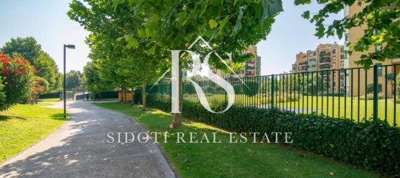 3 bedrooms Penthouse in Segrate, Italy No. 2583 24