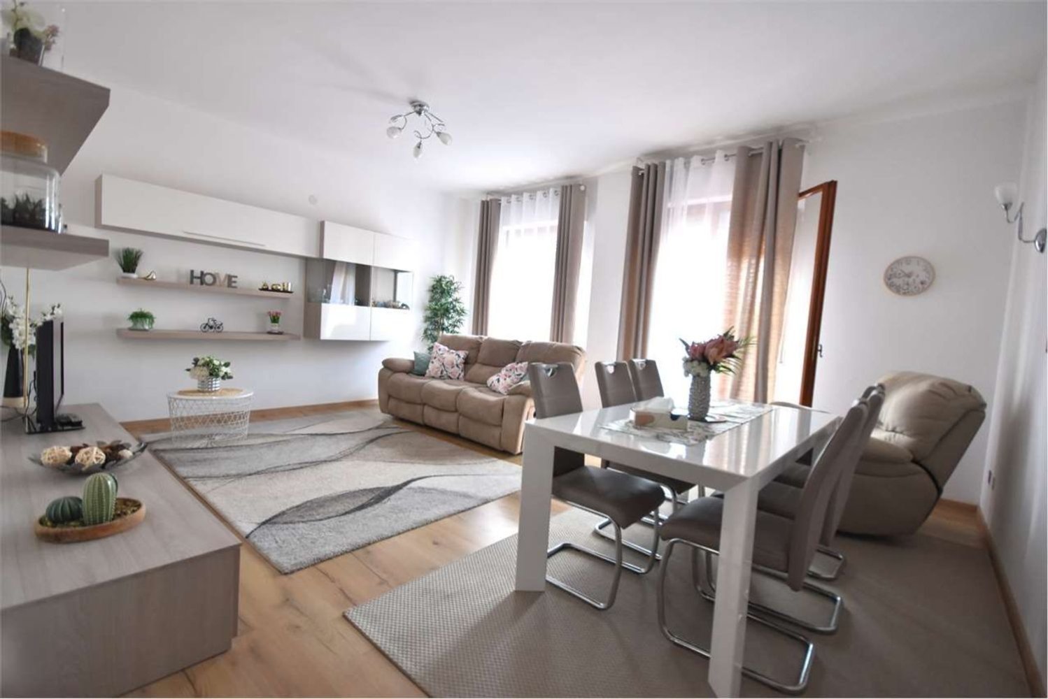 9 غرف نوم شقة في Chiaravalle, Italy رقم 362597