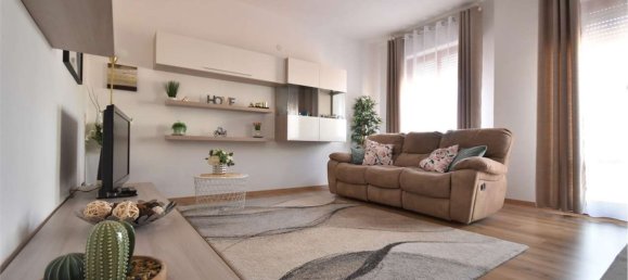 9 غرف نوم شقة في Chiaravalle, Italy رقم 362597 2