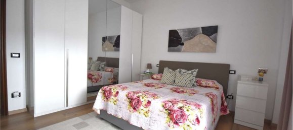 9 غرف نوم شقة في Chiaravalle, Italy رقم 362597 16