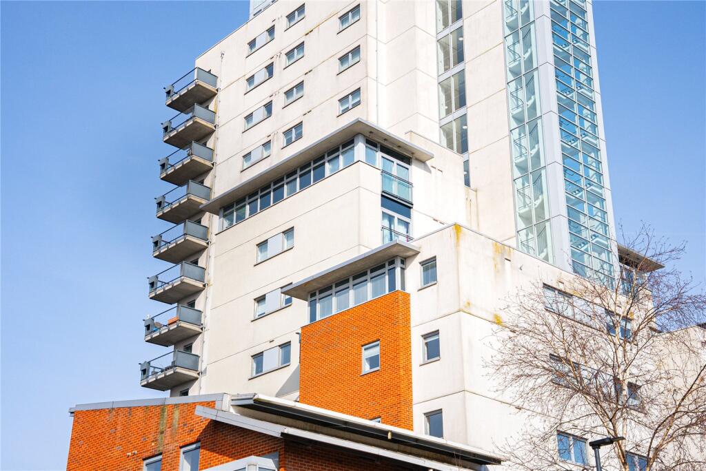 2 bedrooms Apartment in London, United Kingdom No. 10983