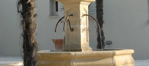 Propiedad comercial de 13 dormitorios en Le Lavandou, France No. 1989 8