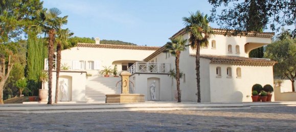 Propiedad comercial de 13 dormitorios en Le Lavandou, France No. 1989 7