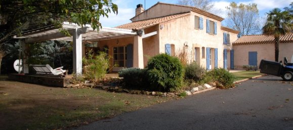 Propiedad comercial de 13 dormitorios en Le Lavandou, France No. 1989 3