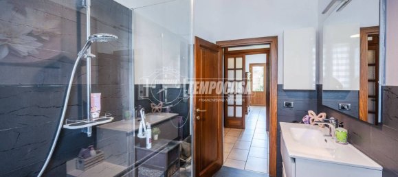 Villa de 4 dormitorios en Casalgrande, Italy No. 319837 32