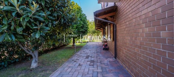 Villa de 4 dormitorios en Casalgrande, Italy No. 319837 47