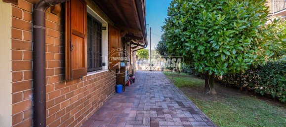 Villa de 4 dormitorios en Casalgrande, Italy No. 319837 46