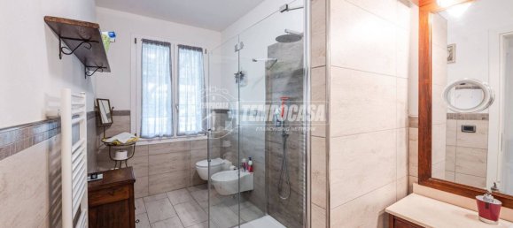 Villa de 4 dormitorios en Casalgrande, Italy No. 319837 10