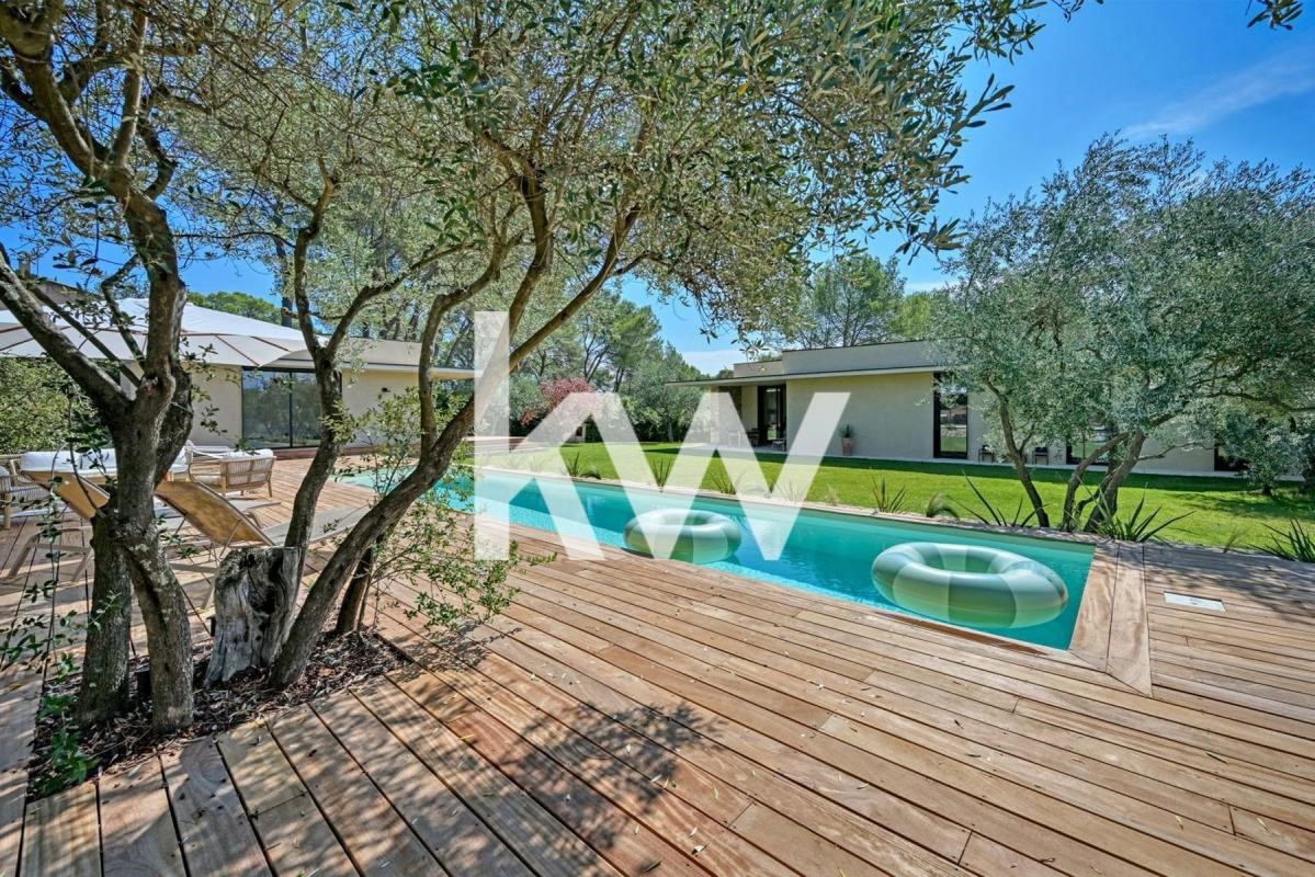 4 bedrooms Villa in Nimes, France No. 345427