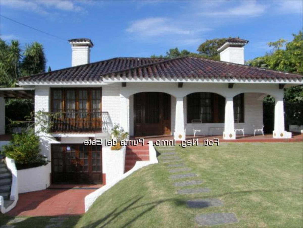 3 bedrooms House in Maldonado, Uruguay No. 10634