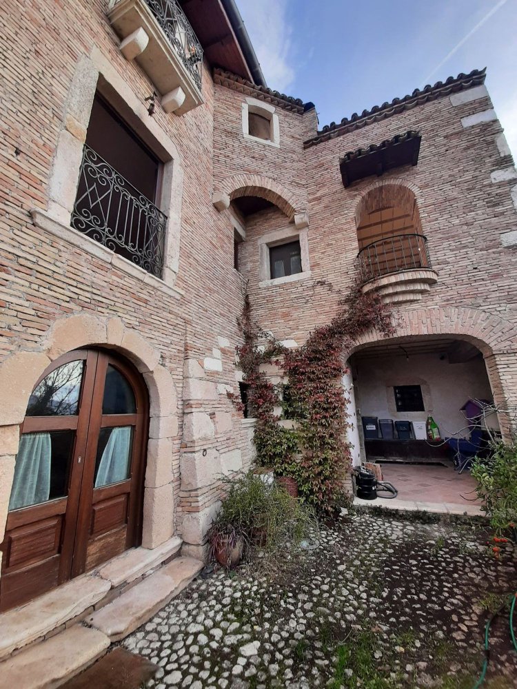 7-Zimmer Haus in Avezzano, Italy, Nr. 133965