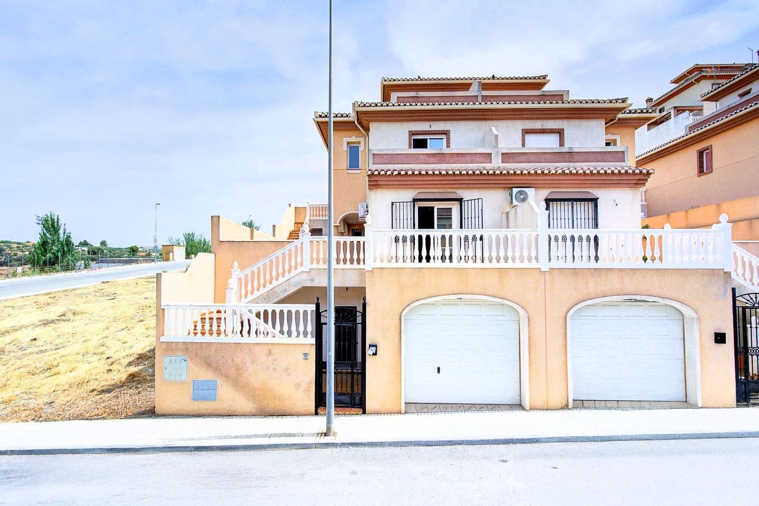 Casa de 3 dormitorios en Peligros, Spain No. 150325