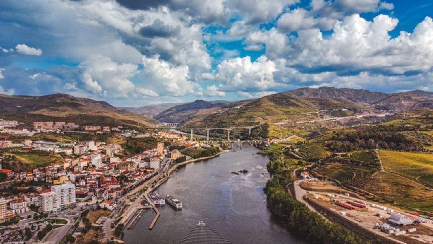 2 bedrooms House in Peso da Regua, Portugal No. 187930