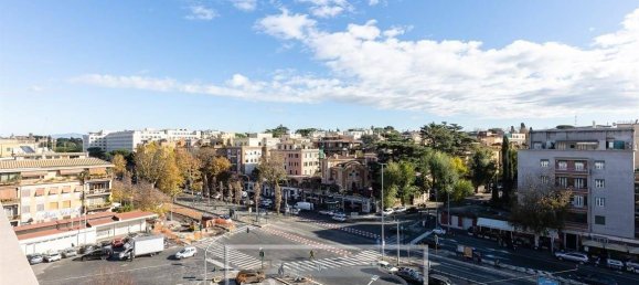 2 bedrooms Penthouse in Rome, Italy No. 205722 12