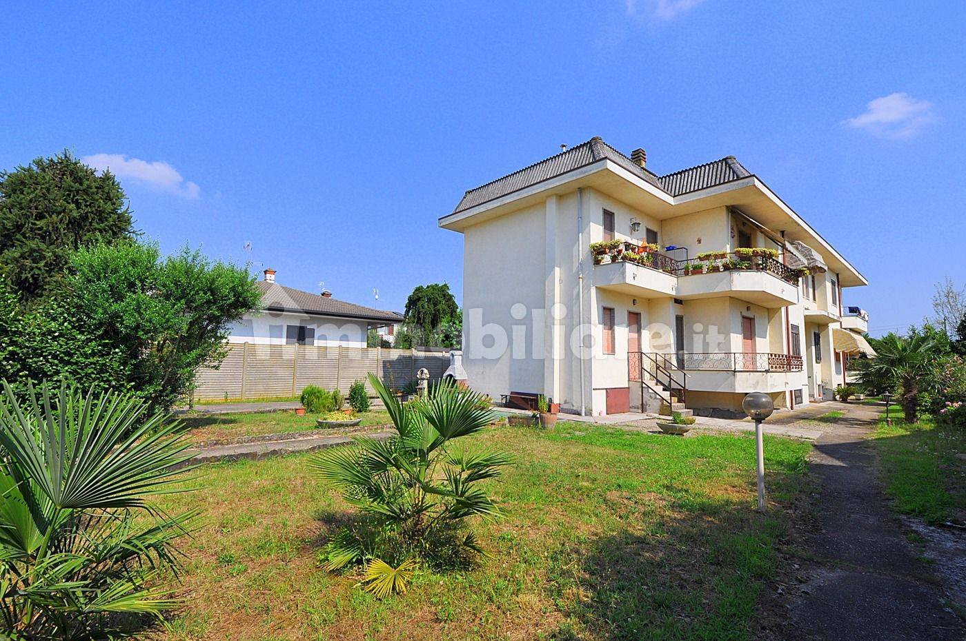 5 rooms Apartment in Inveruno, Italy No. 158932