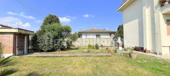 5 rooms Apartment in Inveruno, Italy No. 158932 2