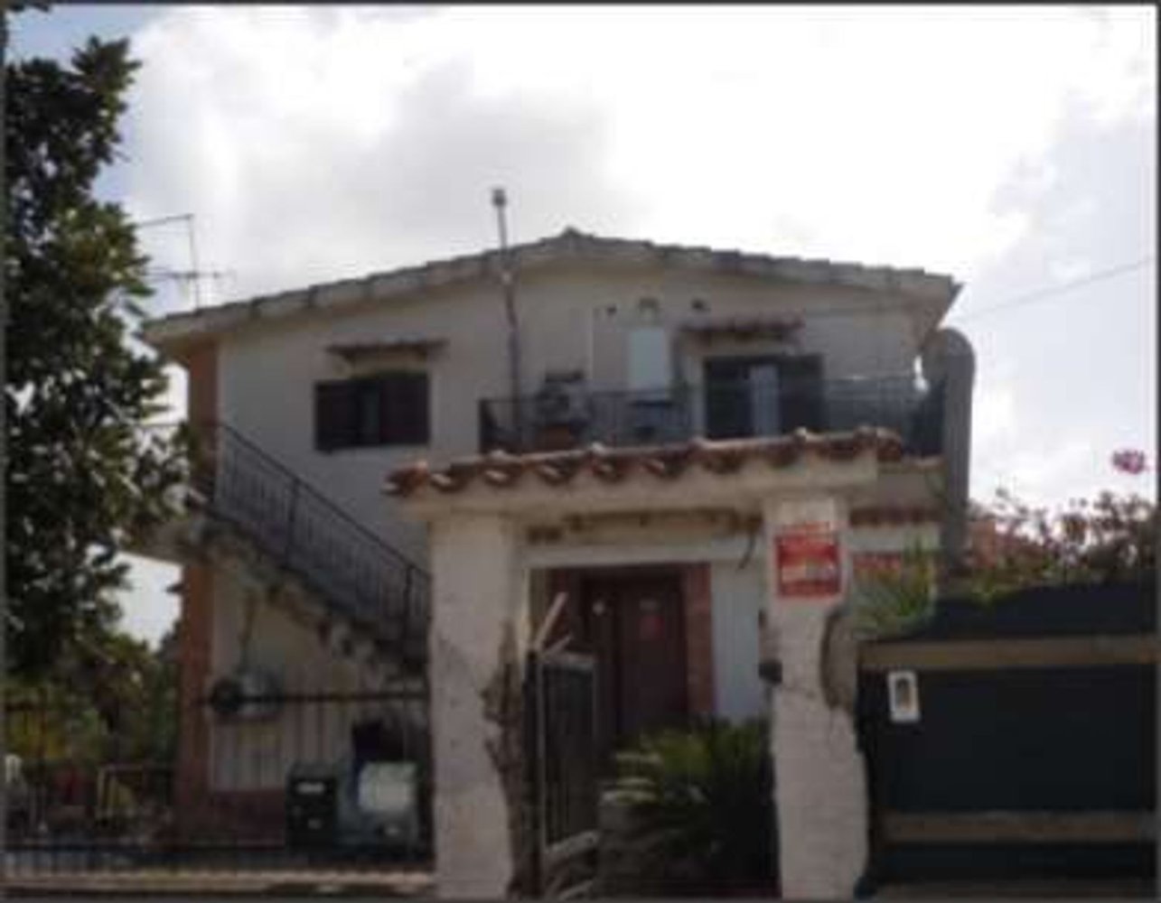 5 rooms Apartment in Aprilia, Italy No. 68161