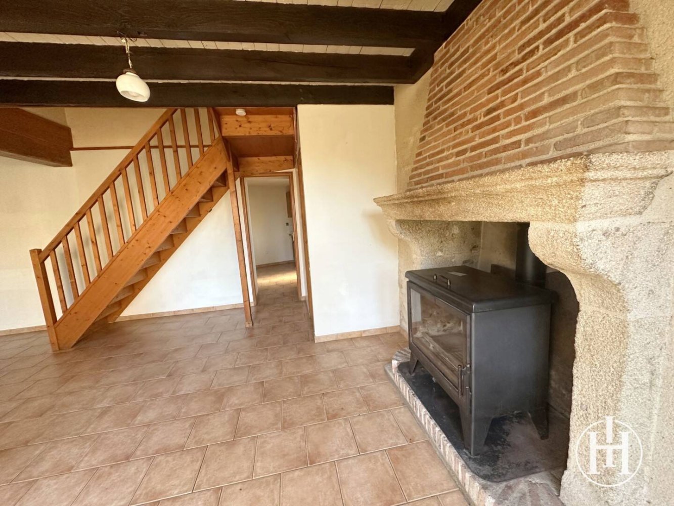 Casa de 3 dormitorios en Vijon, France No. 46554